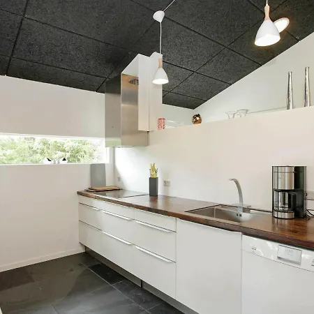 6 Person In Strandby-by Traum * Strandby