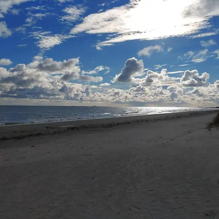 6 Person In Strandby-by Traum *