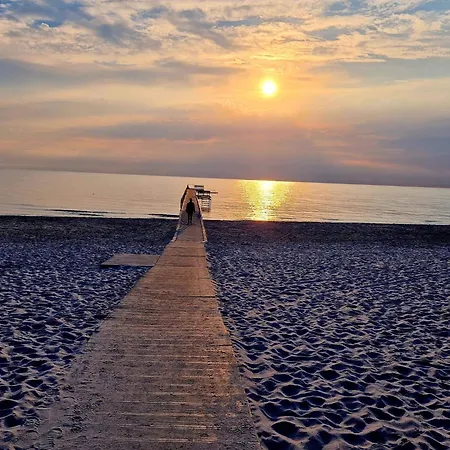 6 Person In Strandby-by Traum * Strandby