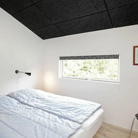 6 Person In Strandby-by Traum * Strandby