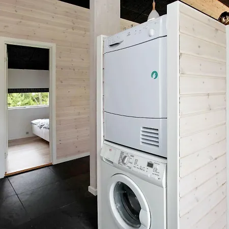 6 Person In Strandby-by Traum